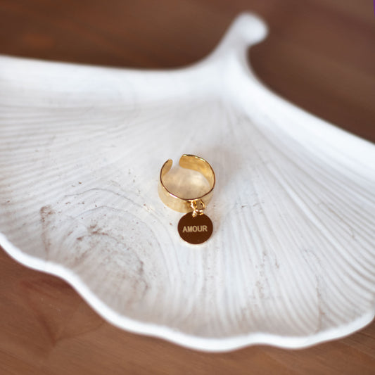 Bague en Acier Doré – Médaillon Rond Gravé “Amour”