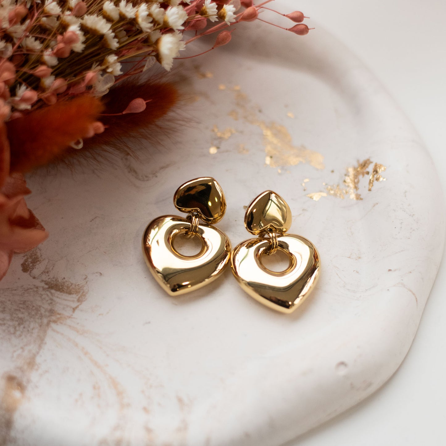 Boucles d’oreilles cœur en acier doré – Idée cadeau femme élégante & intemporelle