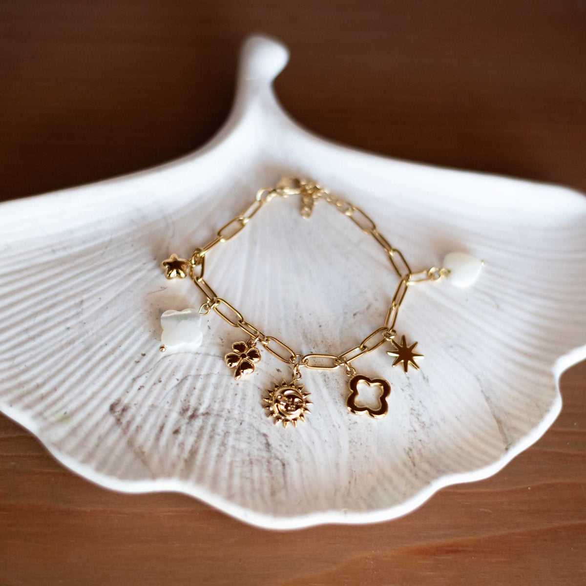 Bracelet à Breloques et Nacre en Acier Inoxydable Doré
