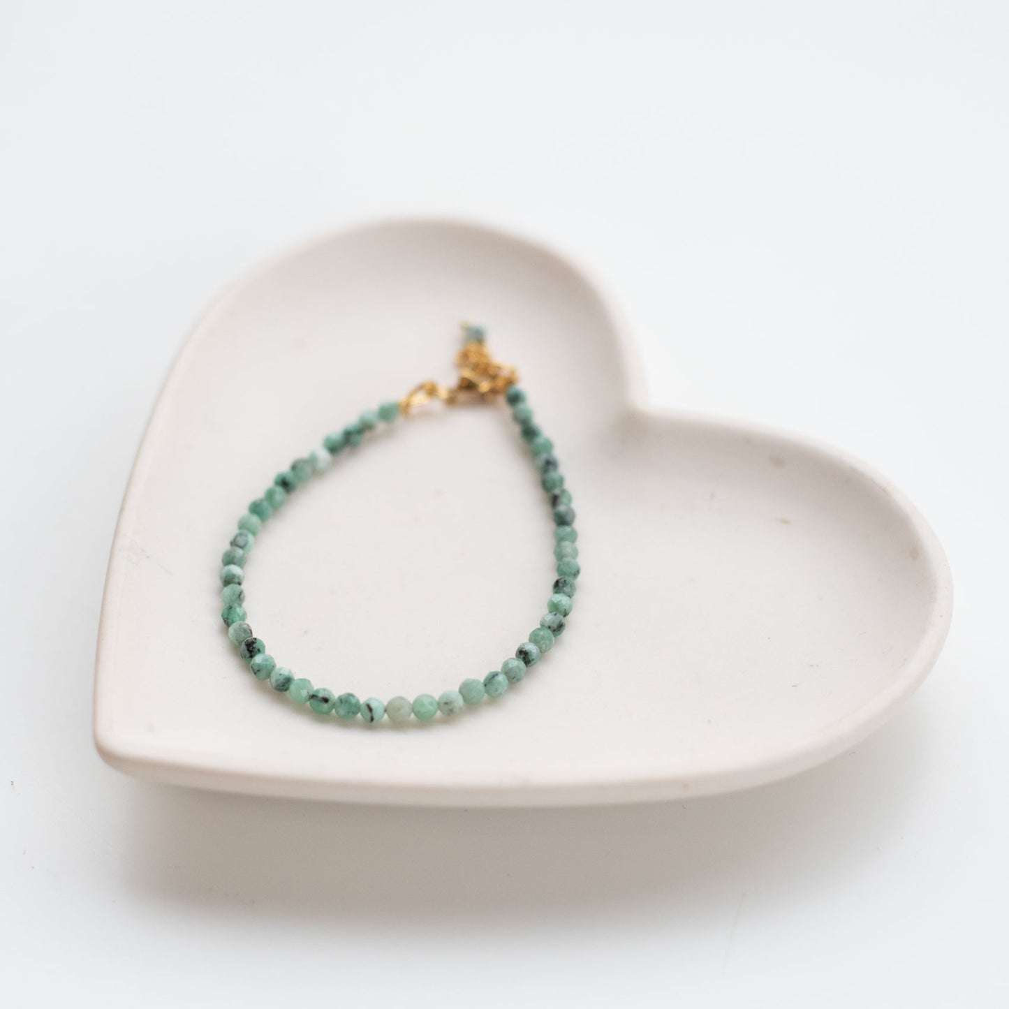 Bracelet en pierres naturelles d’Émeraude – Énergie du cœur, amour et harmonie intérieure