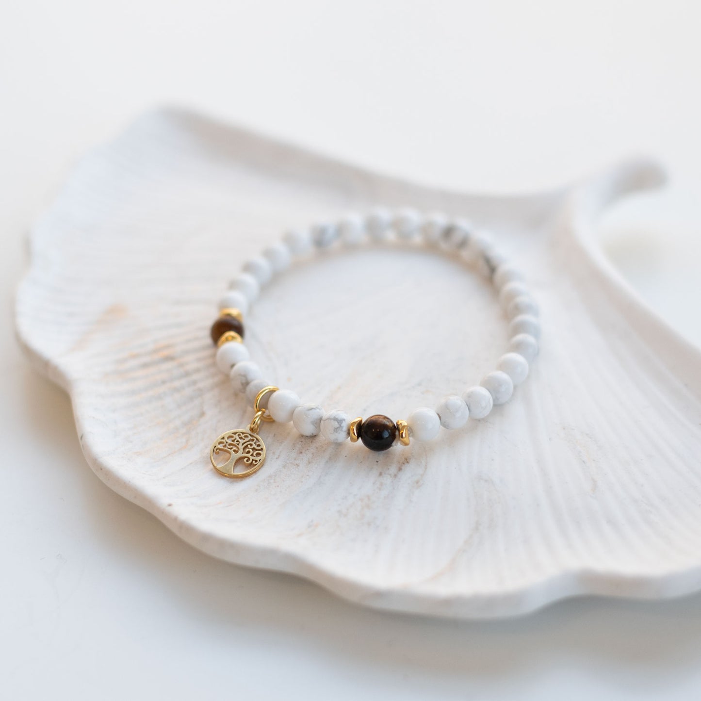 Bracelet en pierres naturelles Howlite & Œil de Tigre | Protection, apaisement & confiance