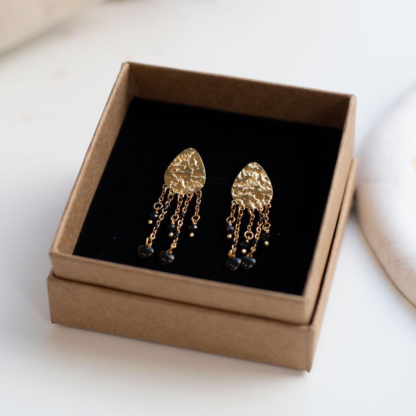 Boucles d’oreilles pendantes en acier inoxydable et onyx noir – Élégance intemporelle