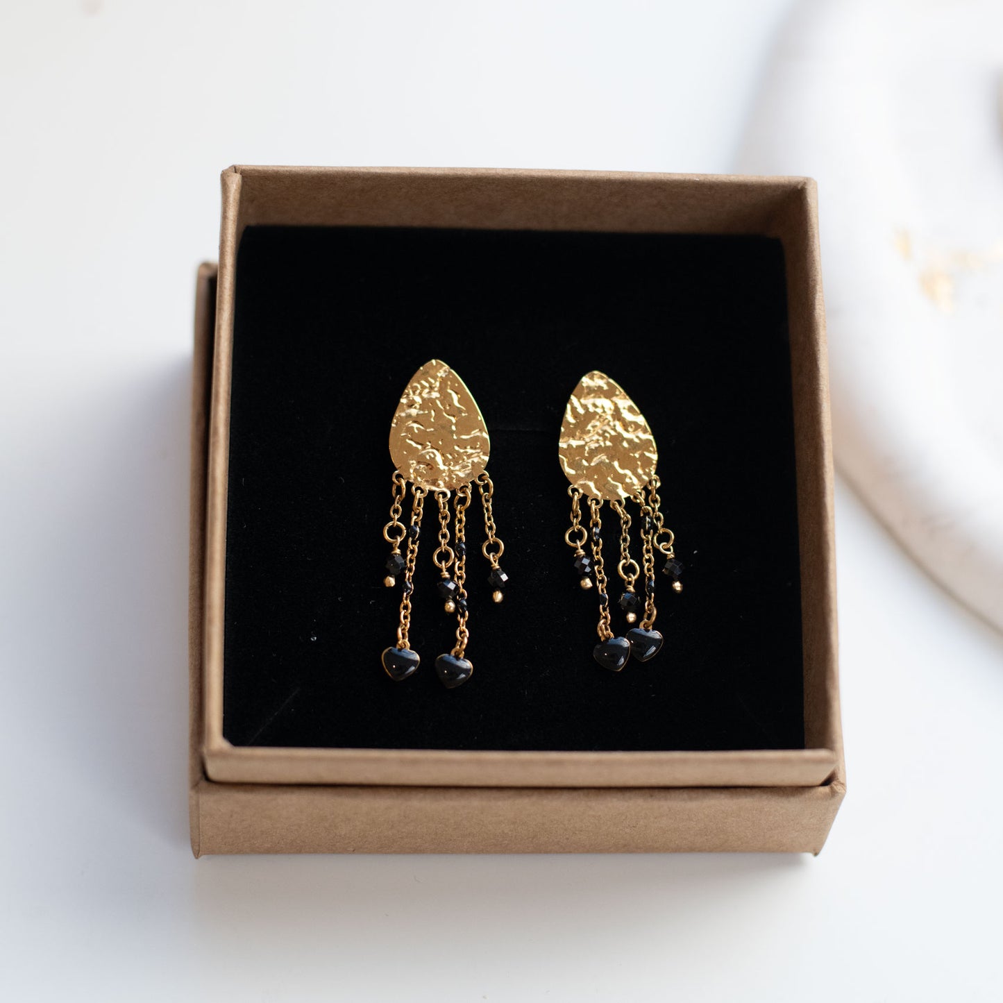 Boucles d’oreilles pendantes en acier inoxydable et onyx noir – Élégance intemporelle