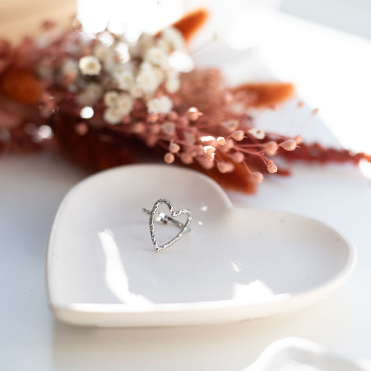 Bague Cœur Ajouré en Acier Argenté – Bijou Délicat & Symbolique