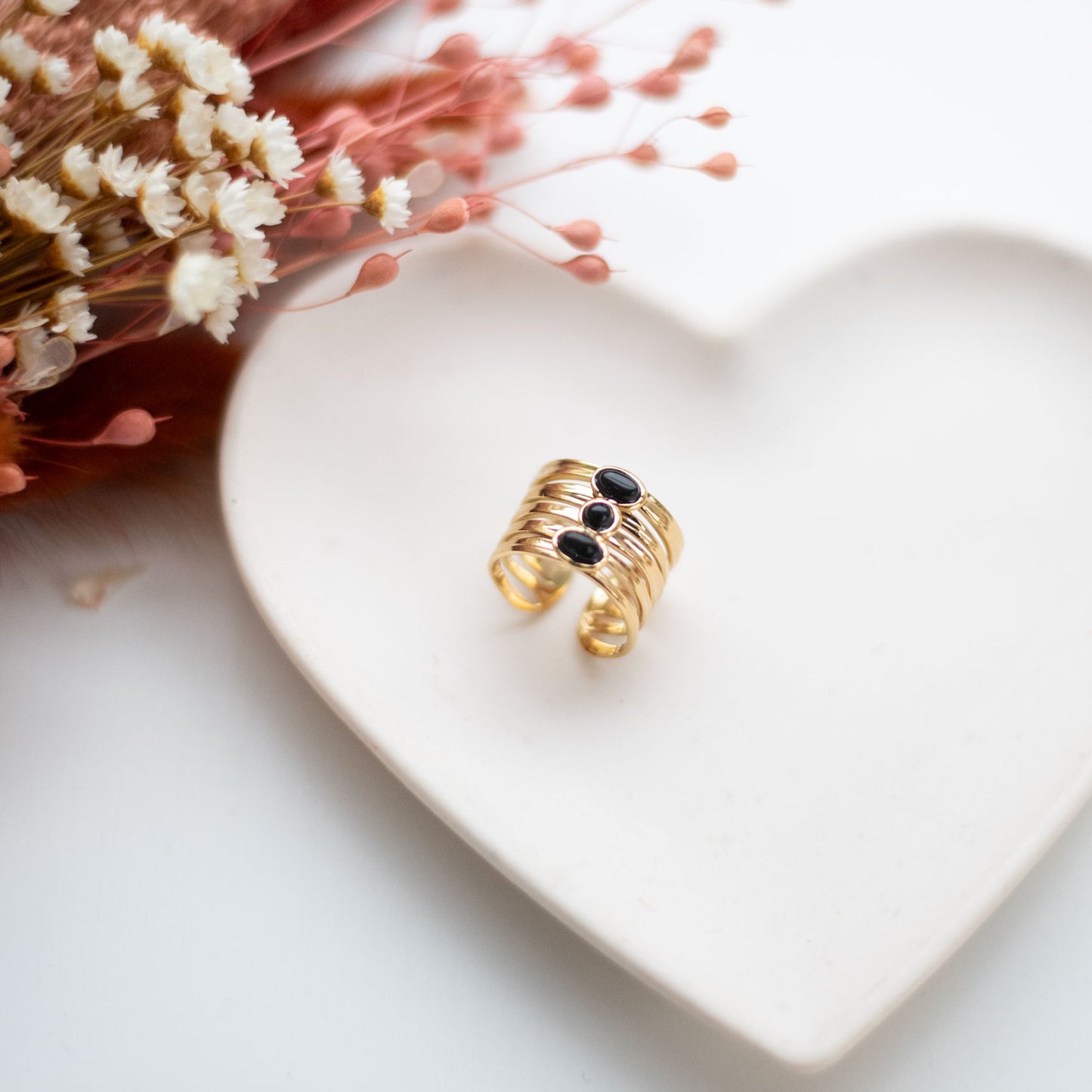 Bague en acier doré à trois points en onyx – Bijou élégant & idée cadeau femme