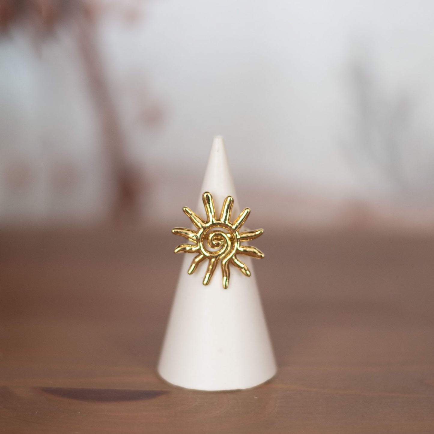 ☀️ Bague Soleil en Acier Doré – Élégance Bohème