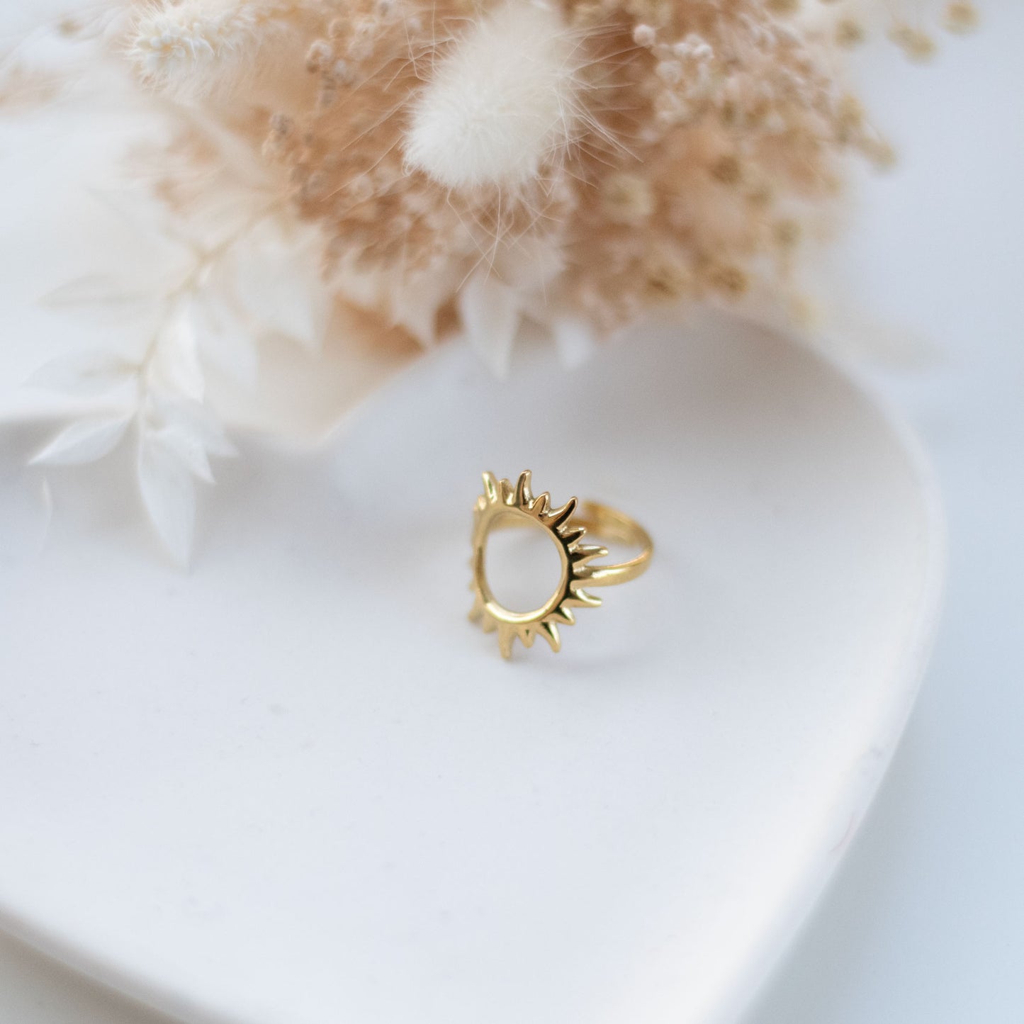 ☀️ Bague Soleil en Acier Doré – Éclat d’Été et Élégance Bohème