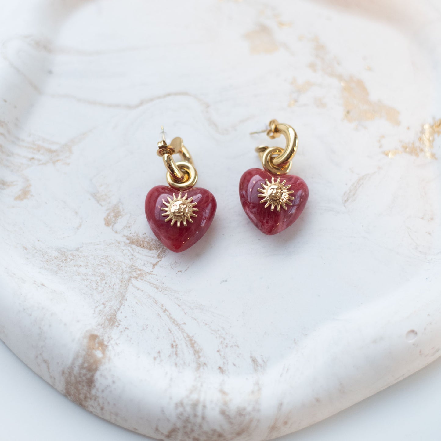 Boucles d’oreilles cœur rouge en acier inoxydable doré