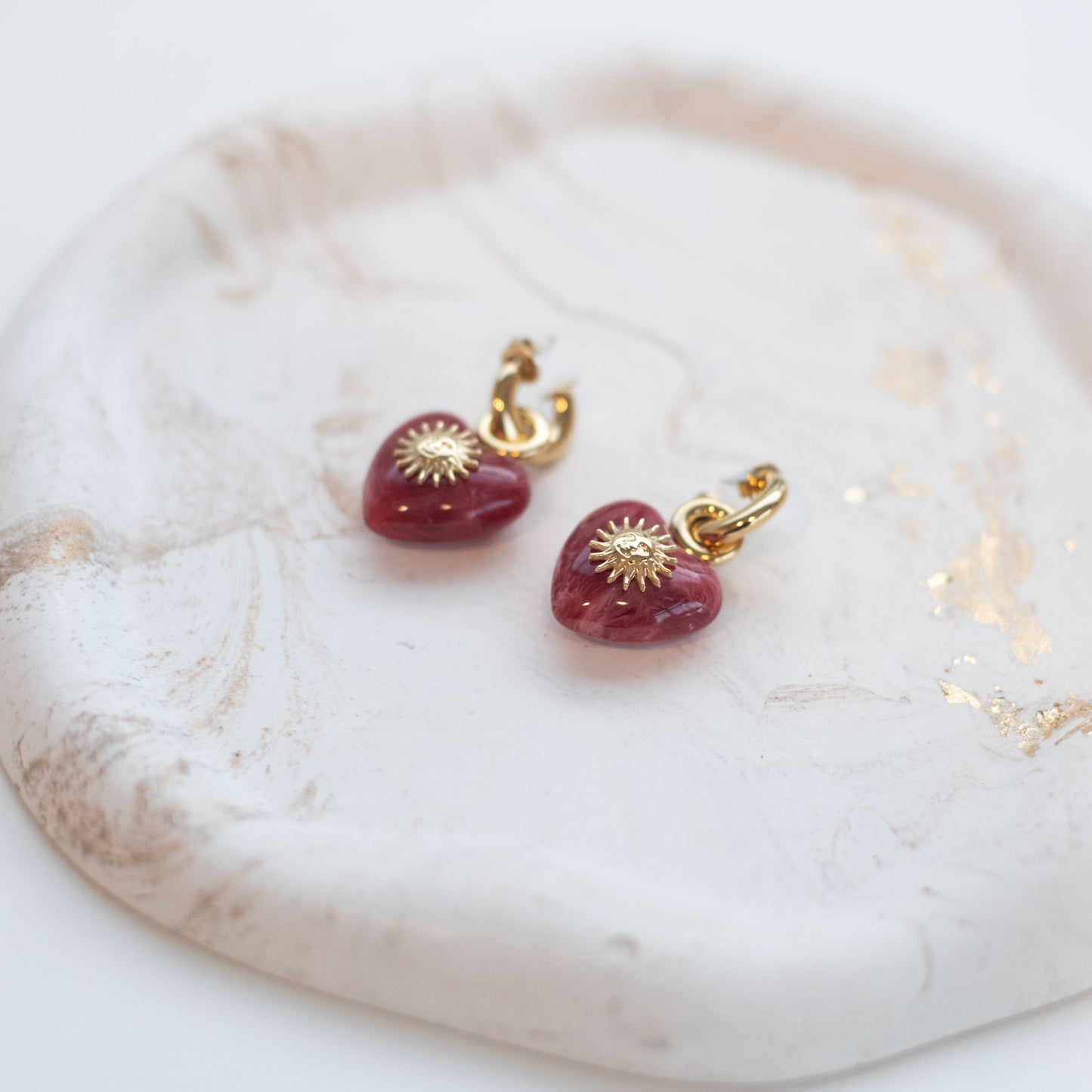 Boucles d’oreilles cœur rouge en acier inoxydable doré