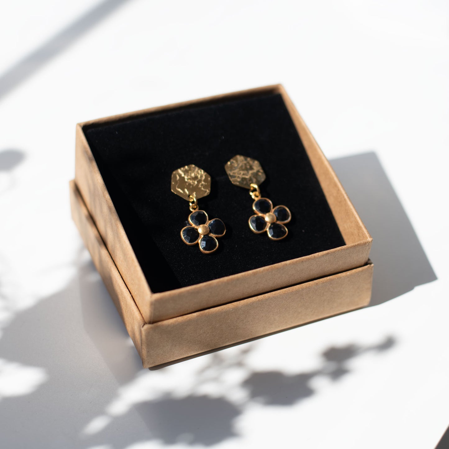 Boucles d’oreilles trèfle en onyx noir – Acier inoxydable 316L doré