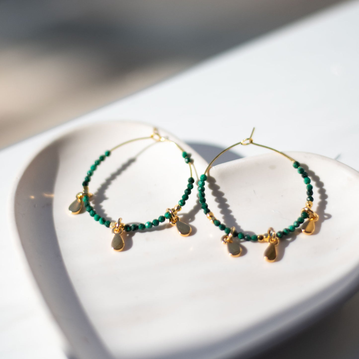 Créoles en Malachite – Énergie positive & Élégance naturelle