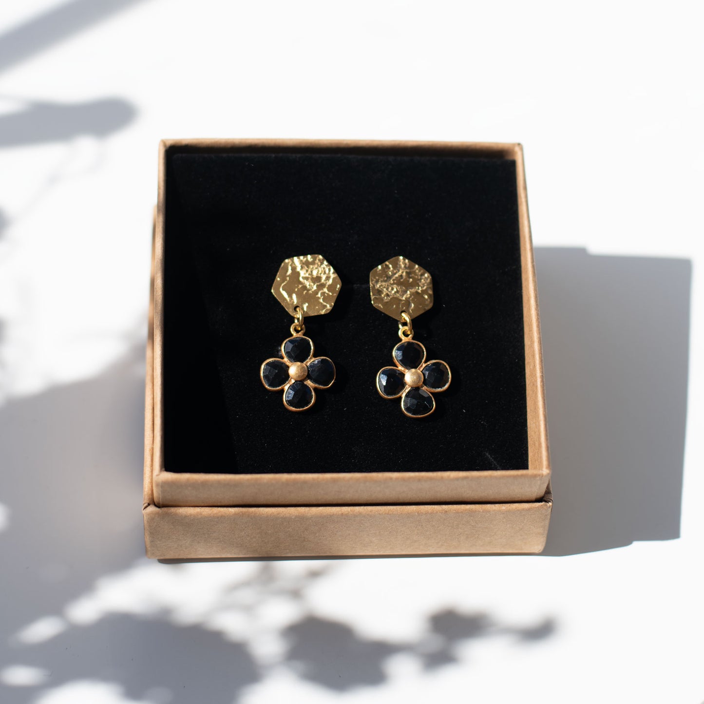 Boucles d’oreilles trèfle en onyx noir – Acier inoxydable 316L doré