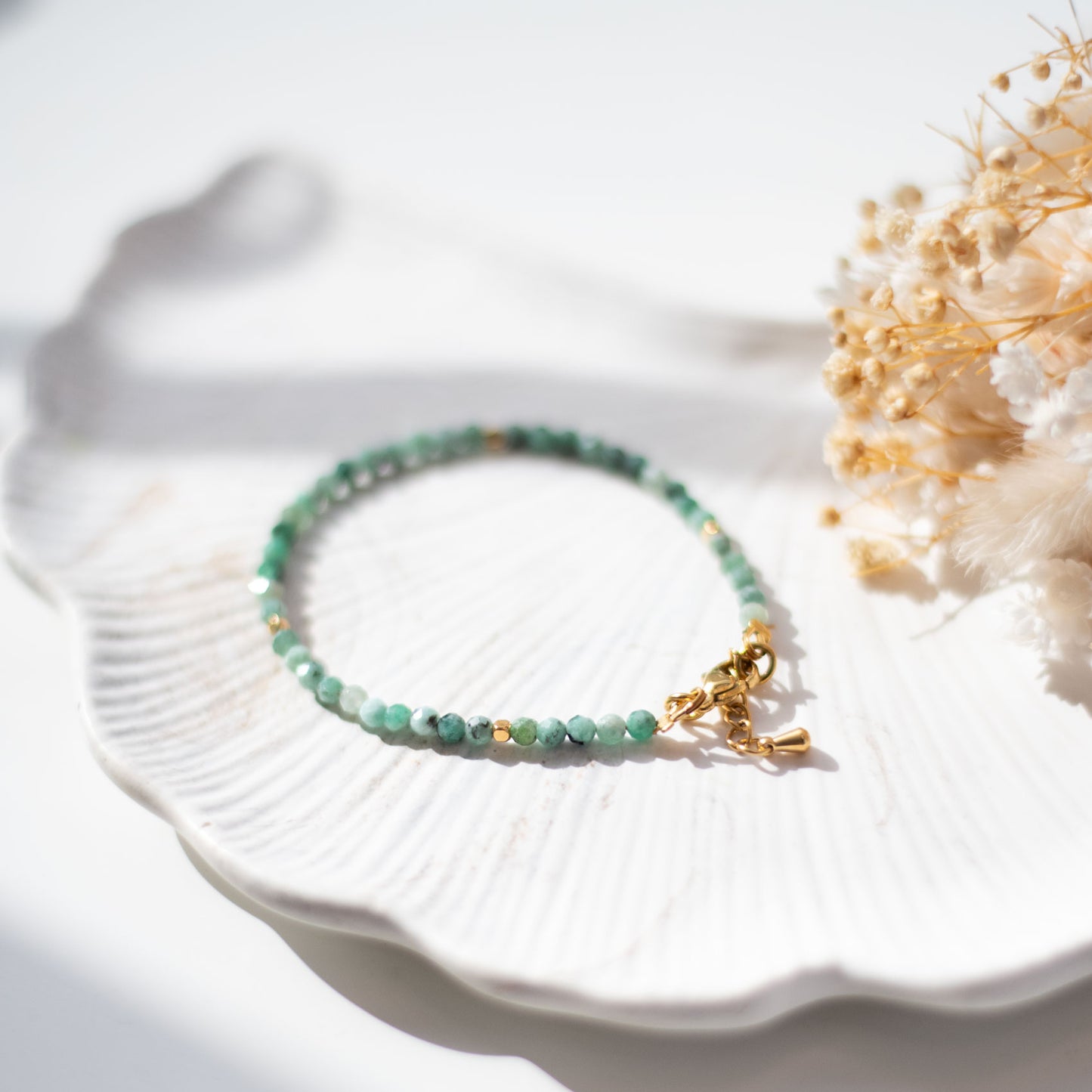 Bracelet en pierres naturelles d’Émeraude – Énergie du cœur, amour et harmonie intérieure