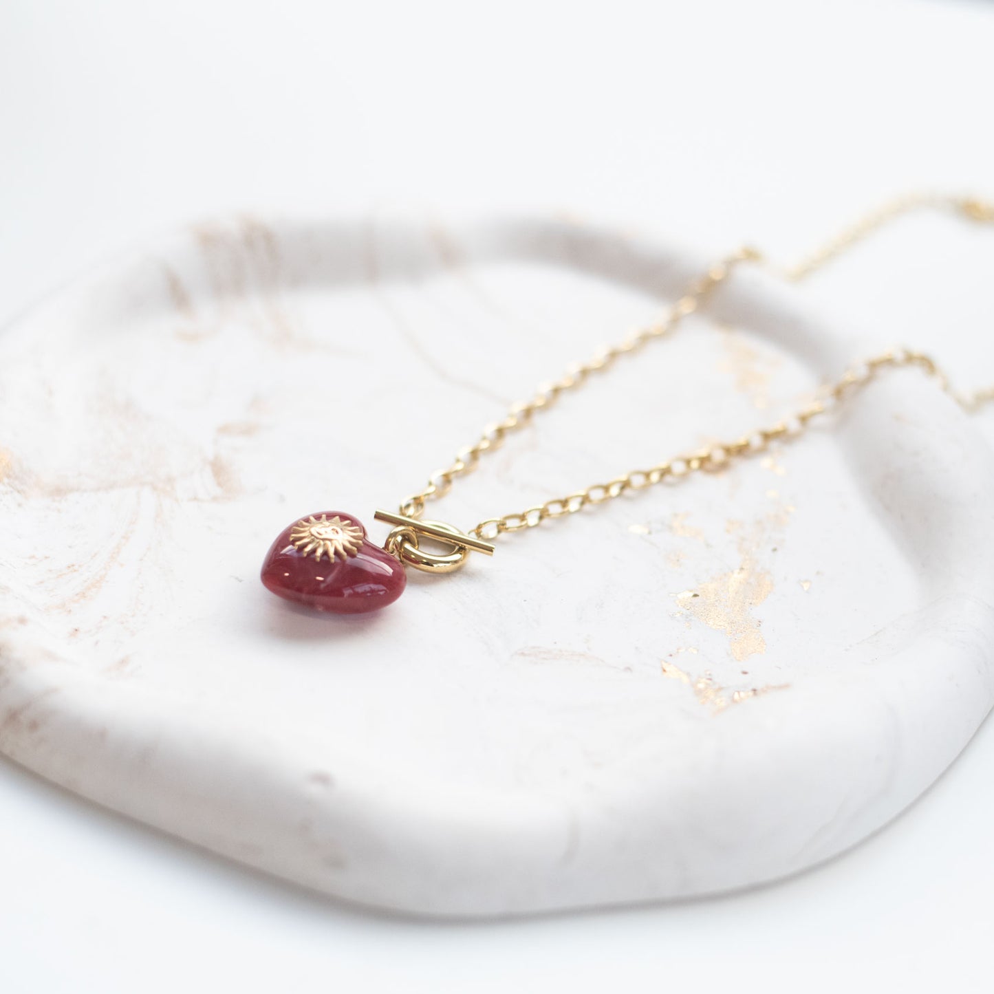 Collier cœur rouge en acier inoxydable doré – Bijou élégant et symbolique