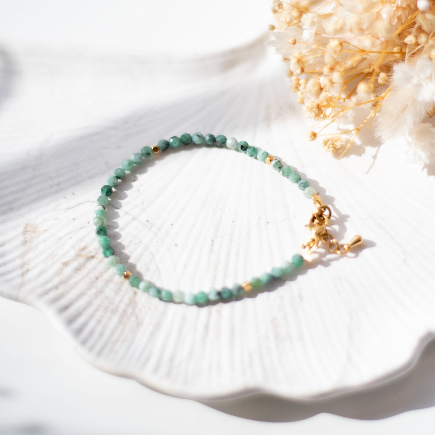 Bracelet en pierres naturelles d’Émeraude – Énergie du cœur, amour et harmonie intérieure