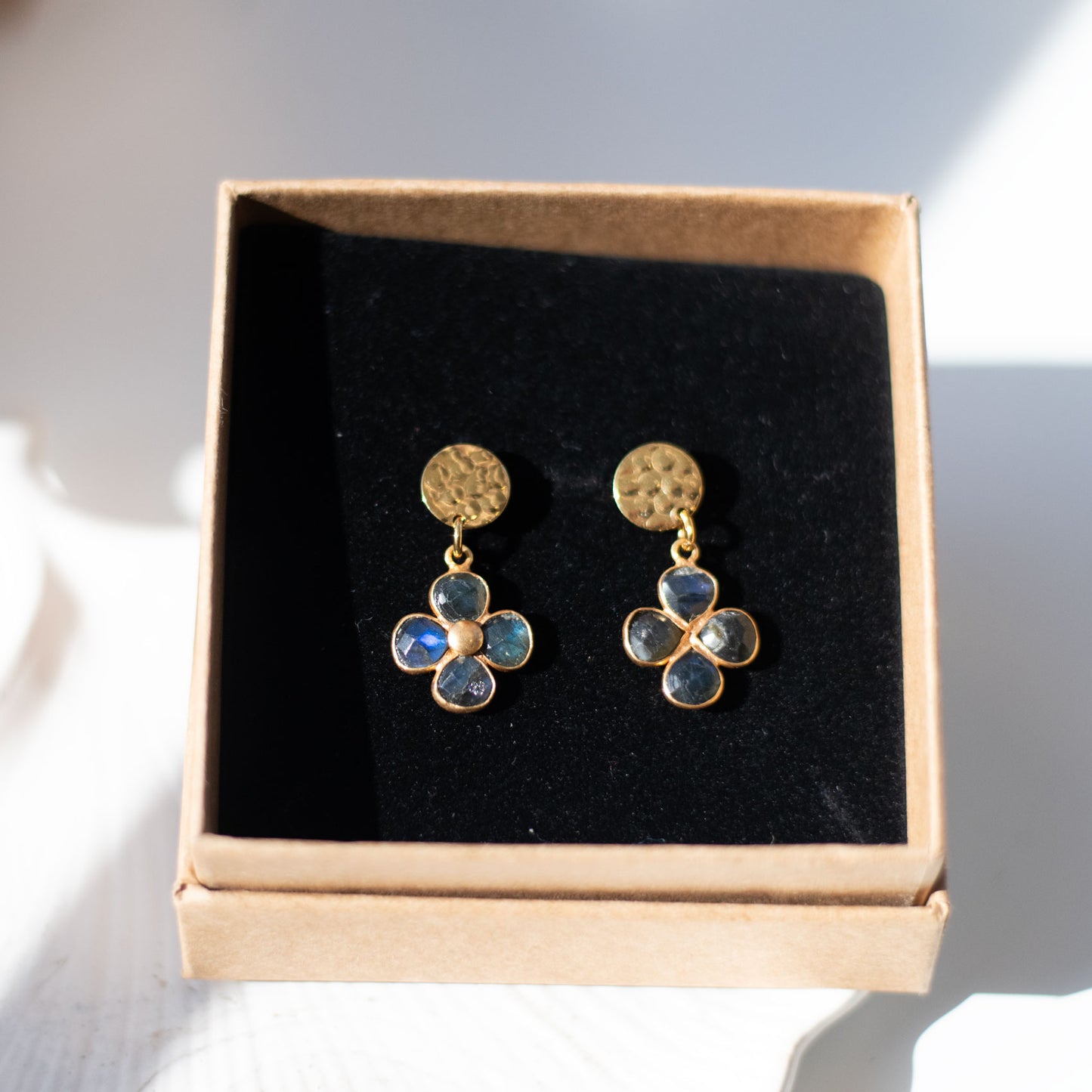Boucles d’oreilles trèfle en labradorite – Acier inoxydable 316L doré