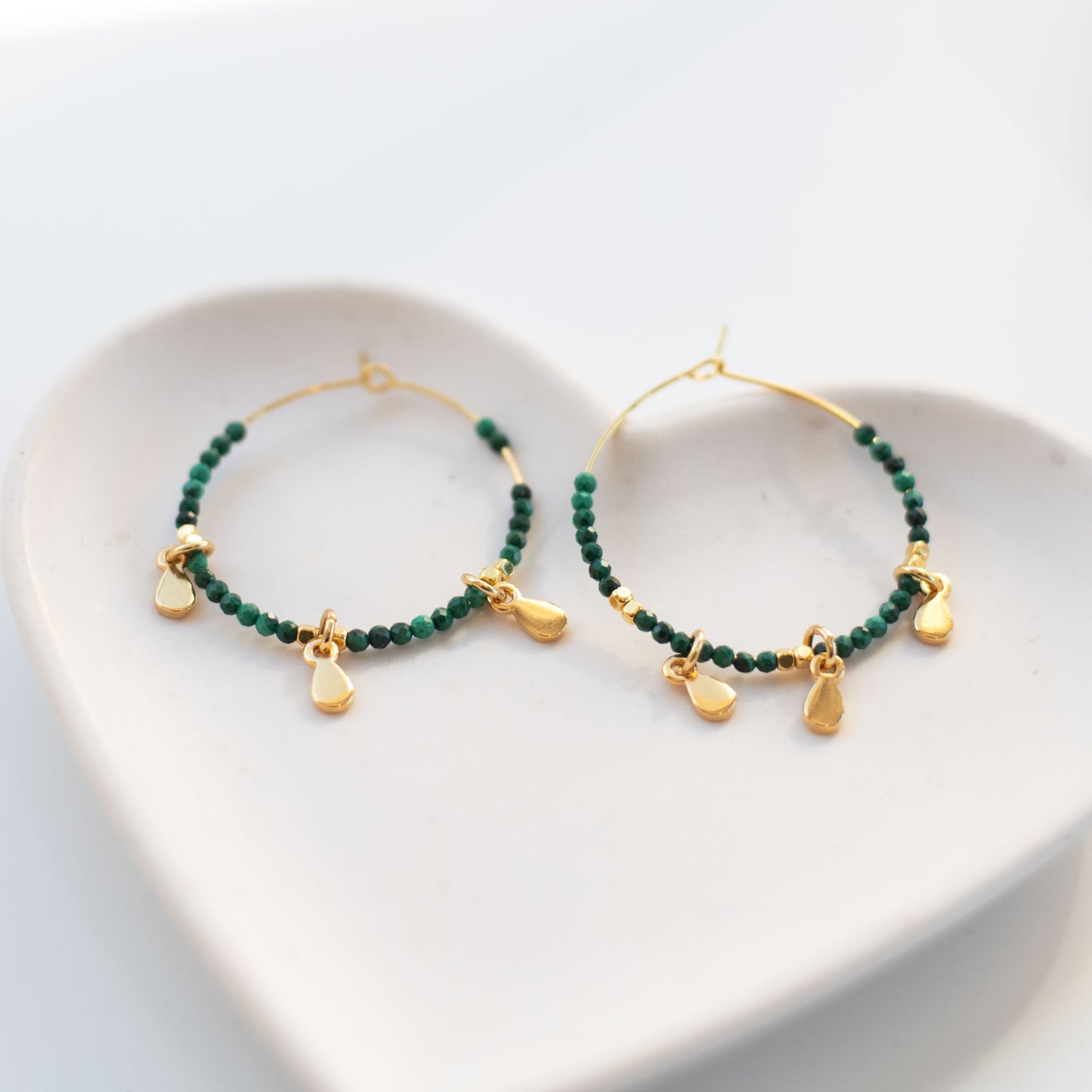 Créoles en Malachite – Énergie positive & Élégance naturelle