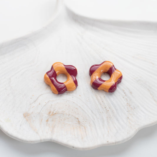 Boucles d’Oreilles Fleur Rayées Bordeaux & Abricot en Fimo