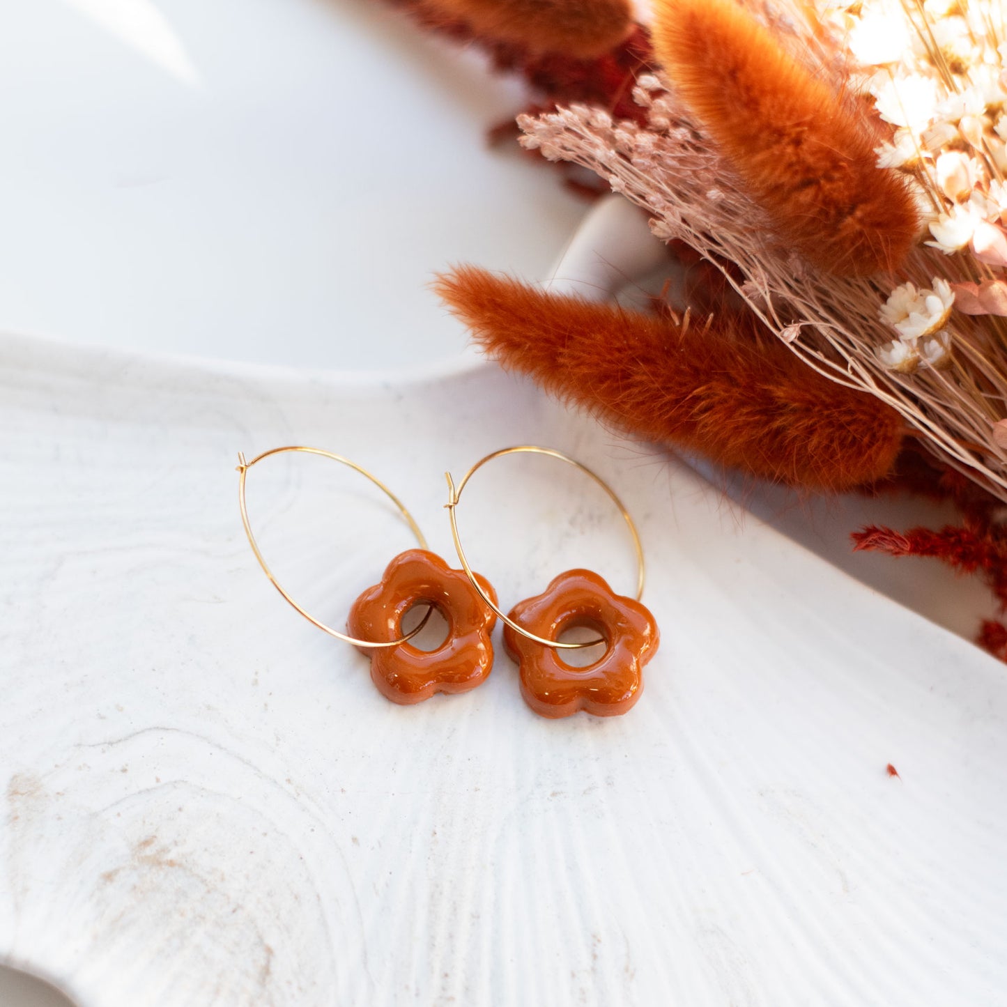 Boucles d’Oreilles Fleur avec Pampilles Orange – Bijou Femme Lumineux et Tendance