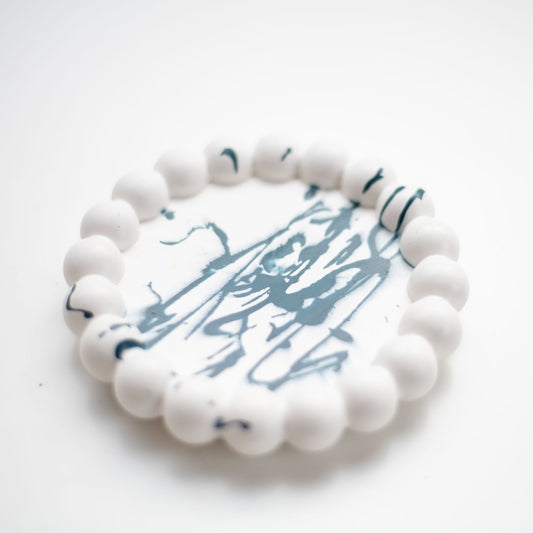 🕊️ Support décoratif en Jesmonite blanc & bleu – Pièce artisanale unique